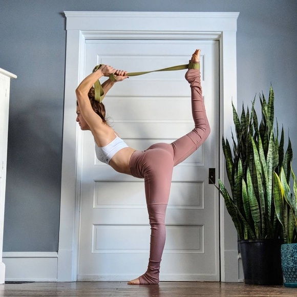 Meet your Posher, Becca - Picture 5 of 7